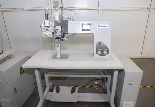 剛剛,國(guó)機(jī)集團(tuán)奮戰(zhàn)9天研制的央企首臺(tái)醫(yī)用防護(hù)服壓條機(jī)通過(guò)國(guó)家工信部鑒定